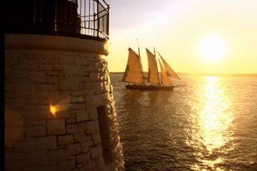 newport castle hill lighthouse in NEU