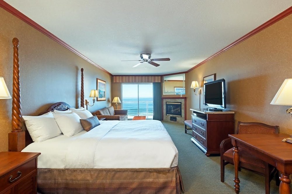 Newport_Elizabeth Oceanfront Suites 2